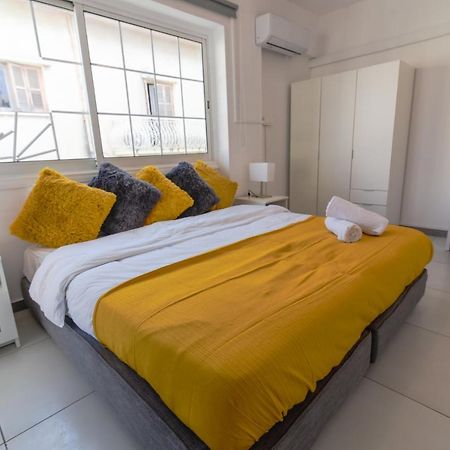 Jana'S 2-Br Apartment In Larnaca Buitenkant foto