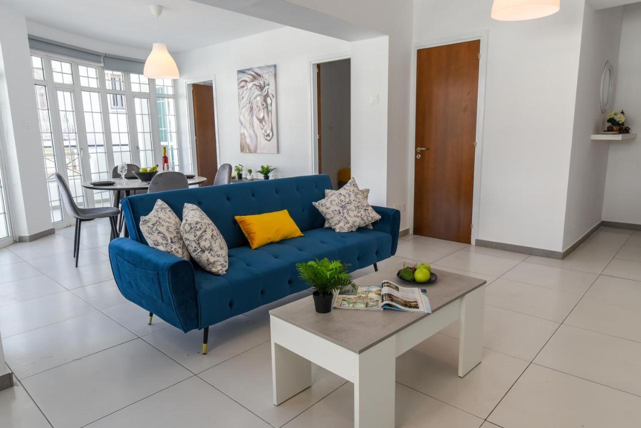 Jana'S 2-Br Apartment In Larnaca Buitenkant foto