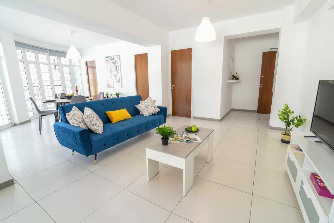 Jana'S 2-Br Apartment In Larnaca Buitenkant foto